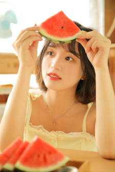 美女穿裙子跳舞视频